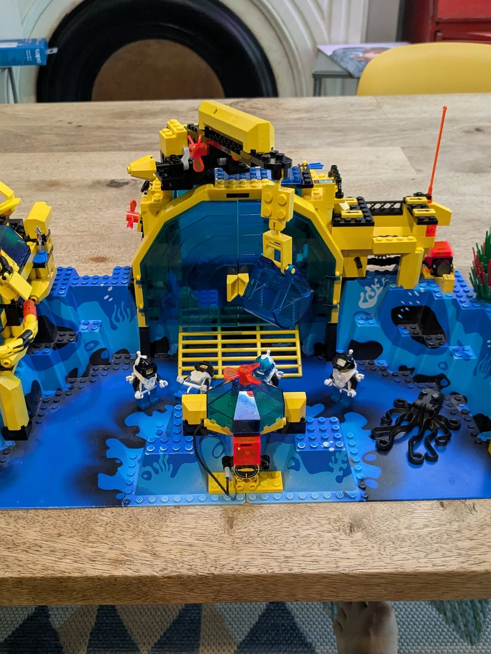 LEGO 6195-1 Neptune Discovery Lab Set - RARE
